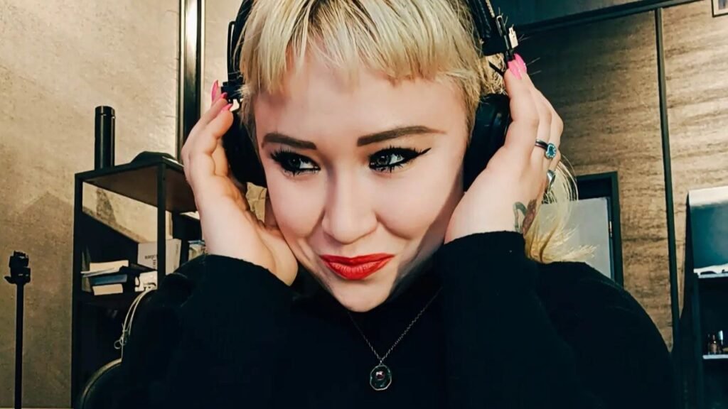 Indie pop artist, musician Anastasia Ledovskaya at the studio